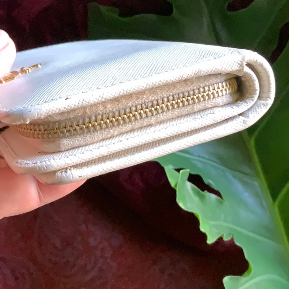 Prada AUTHENTIC saffiano small bifold wallet off white VGC - Picture 8 of 12